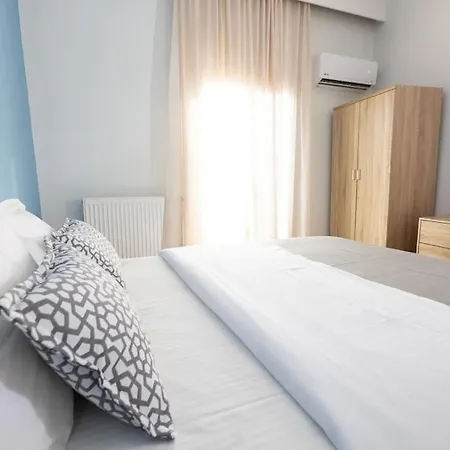 Spacious In Old Town - Private Parking דירה *