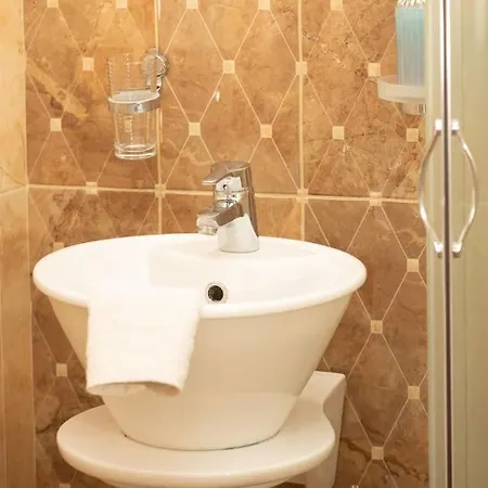 Spacious In Old Town - Private Parking Апартаменты *