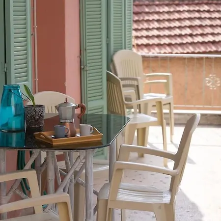 Spacious In Old Town - Private Parking דירה