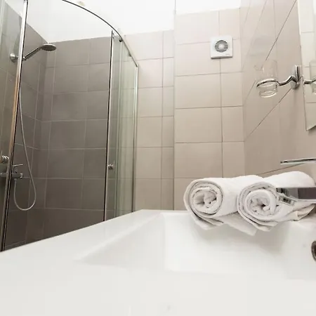 Spacious In Old Town - Private Parking