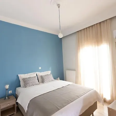 Spacious In Old Town - Private Parking דירה