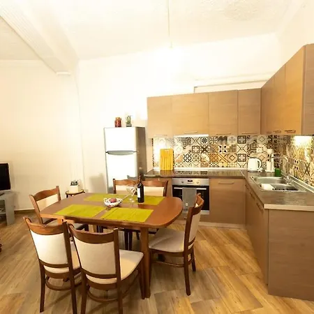 Spacious In Old Town - Private Parking * סלוניקי